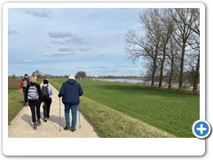 Wandelen langs de Maas in Meeswijk